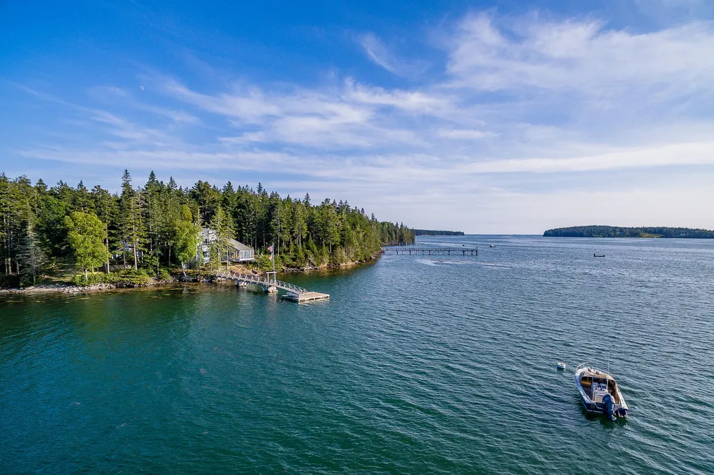 300 Davis Point Road Cushing ME 04563