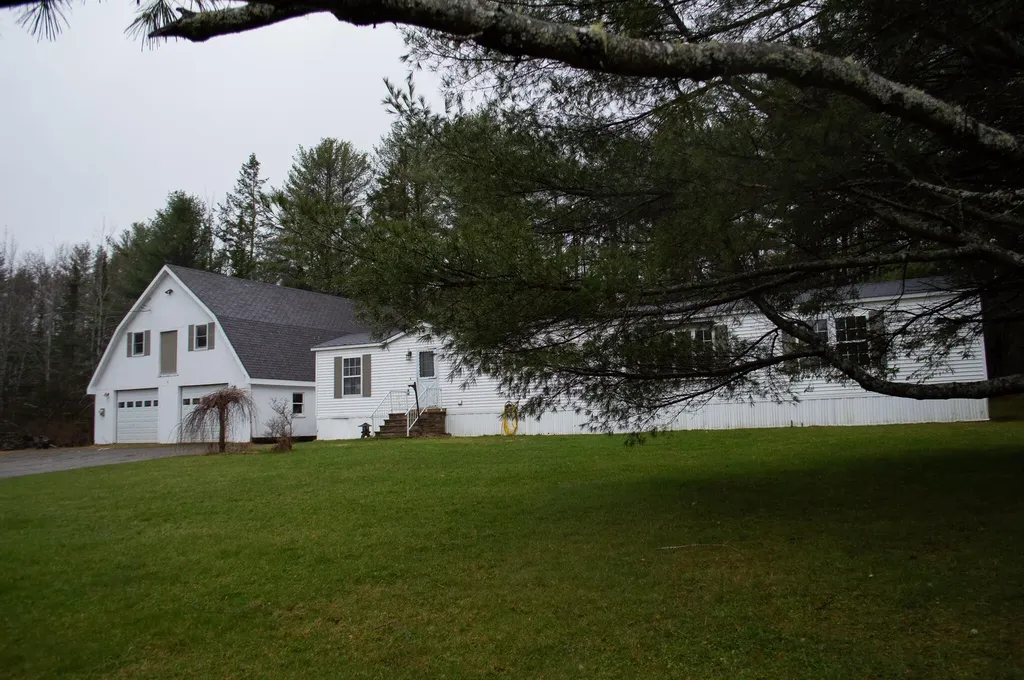 82 Boston Road Winterport ME 04496