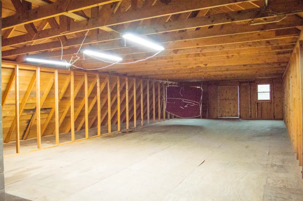 82 Boston Road Winterport ME 04496