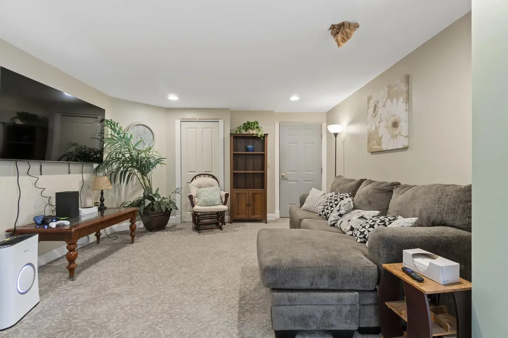 124 Ridge Road Wales ME 04280