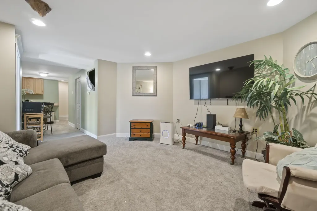 124 Ridge Road Wales ME 04280