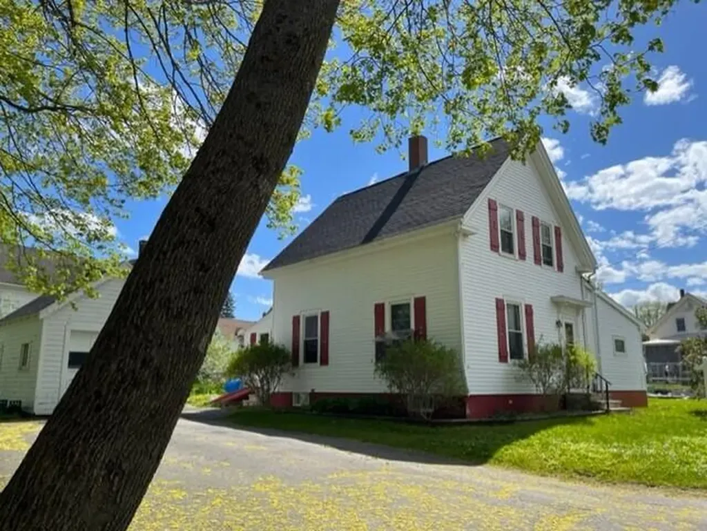 26 Mcloud Street Rockland ME 04841