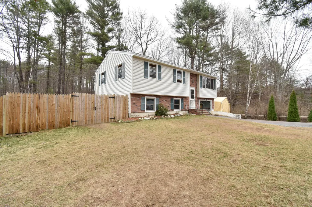 131 River Road Topsham ME 04086