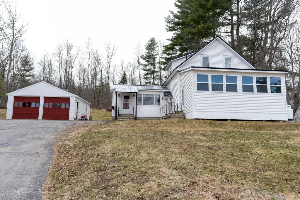 43 Taylor Street Lincoln ME 04457