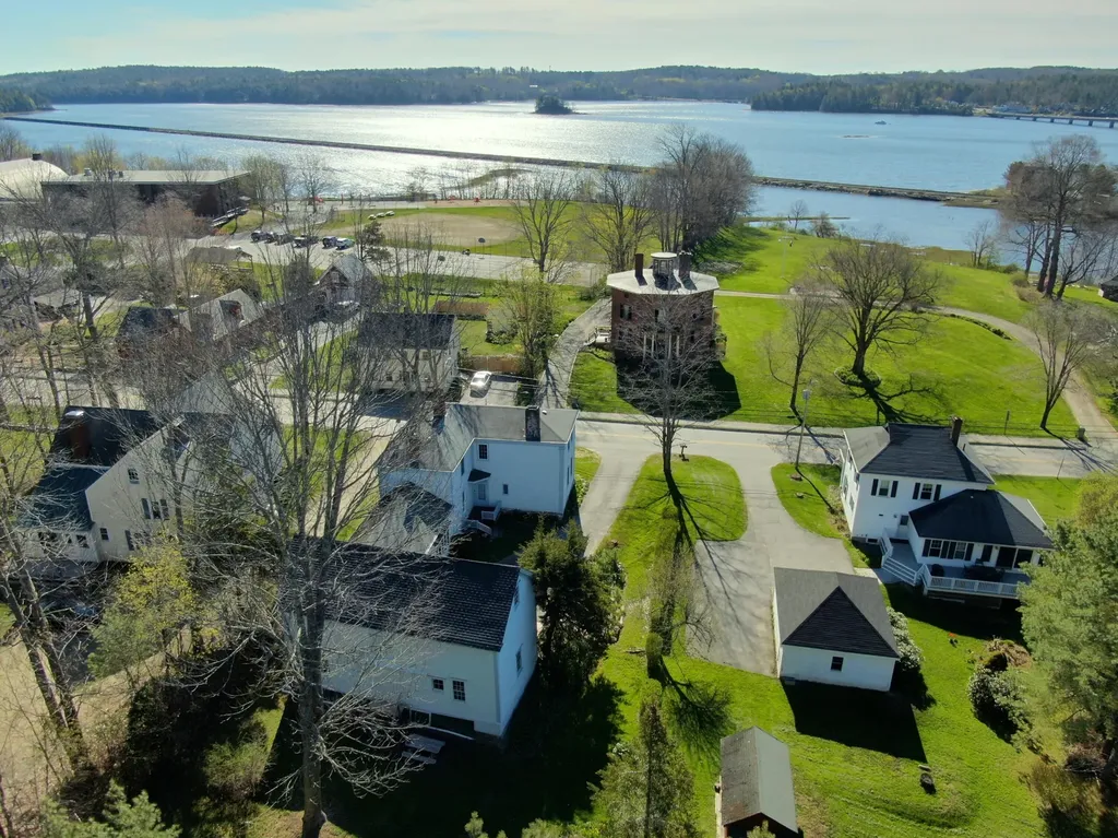 68 Federal Street Wiscasset ME 04578