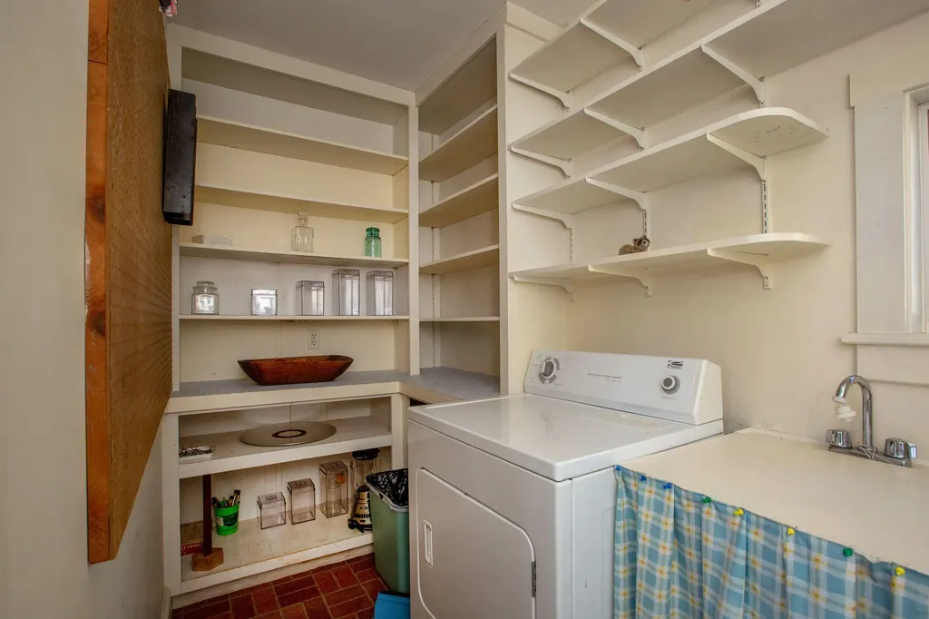 68 Federal Street Wiscasset ME 04578