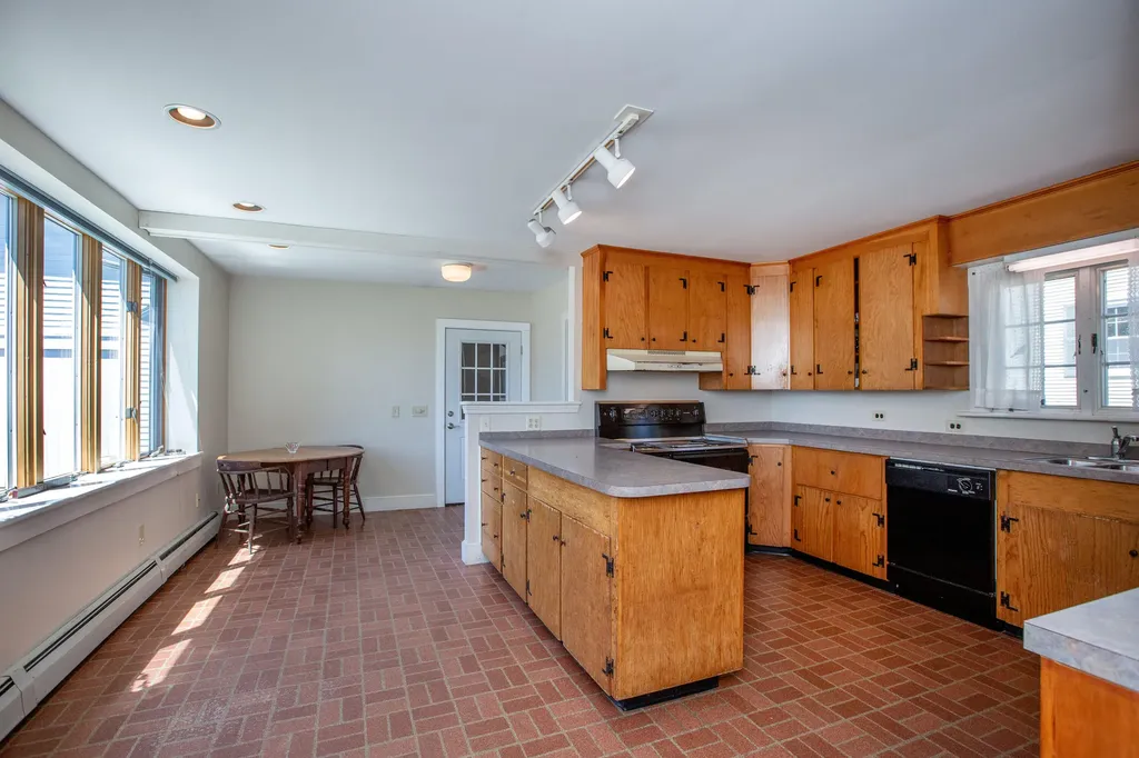 68 Federal Street Wiscasset ME 04578