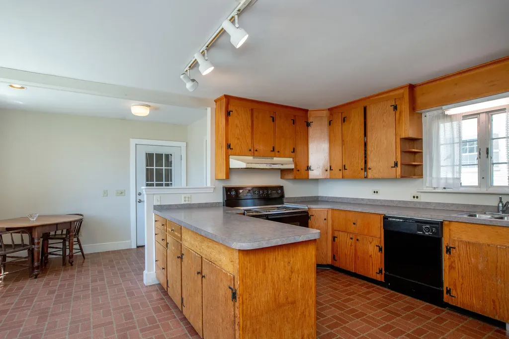 68 Federal Street Wiscasset ME 04578