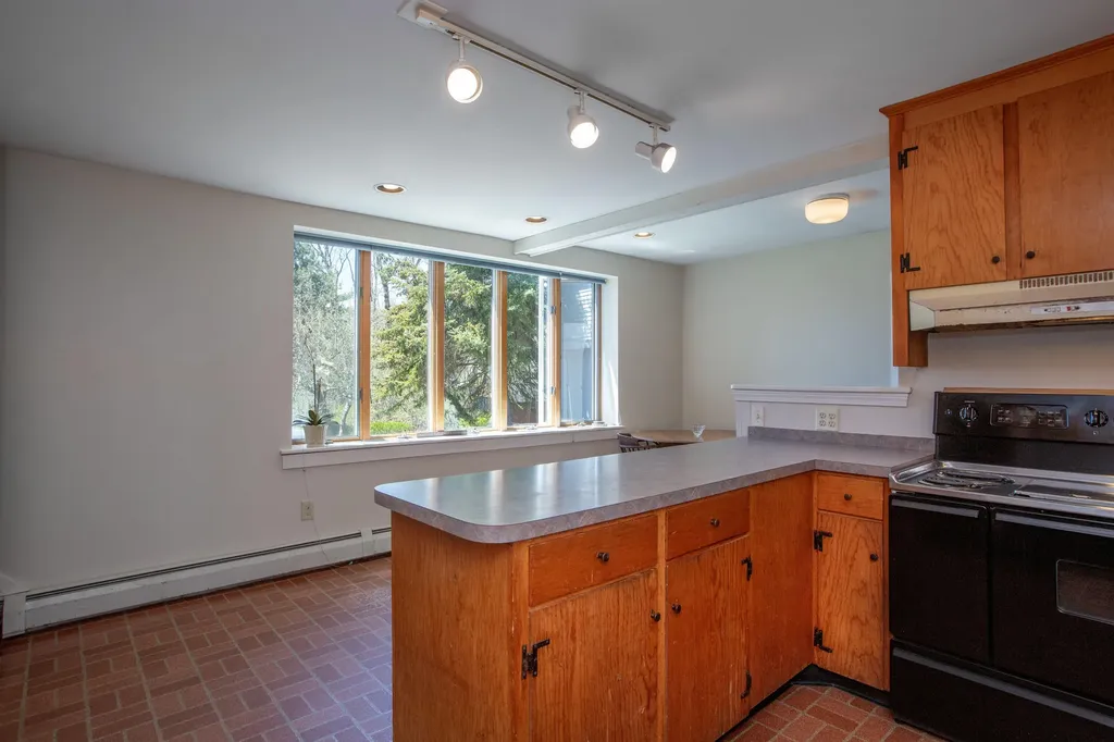68 Federal Street Wiscasset ME 04578