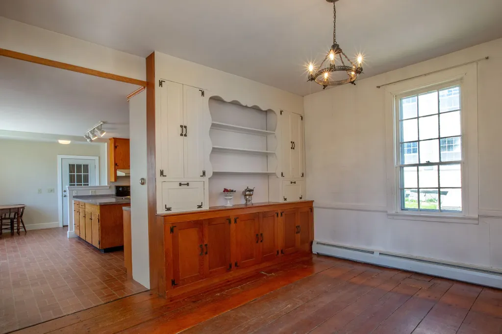 68 Federal Street Wiscasset ME 04578