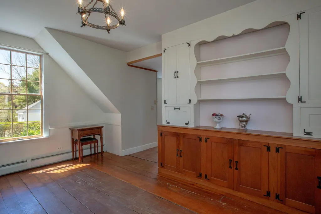 68 Federal Street Wiscasset ME 04578
