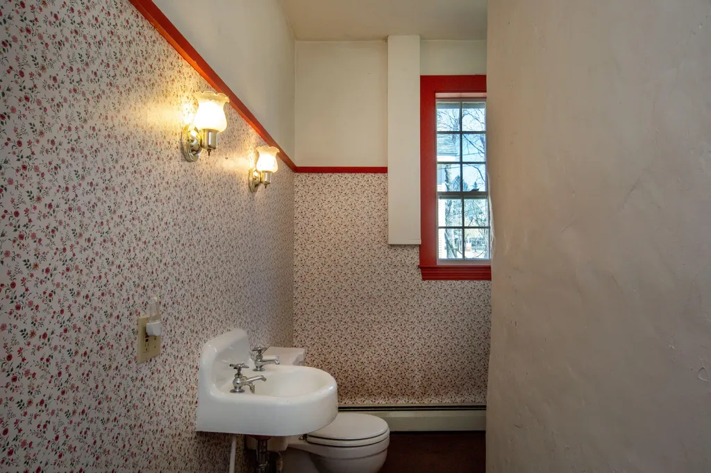 68 Federal Street Wiscasset ME 04578