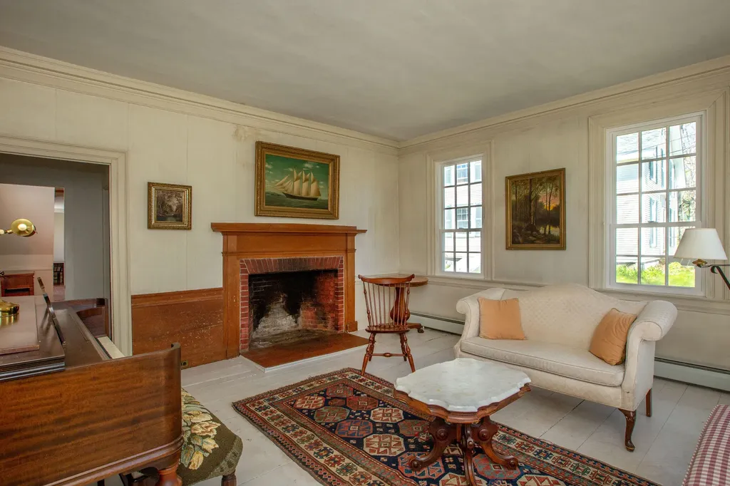 68 Federal Street Wiscasset ME 04578