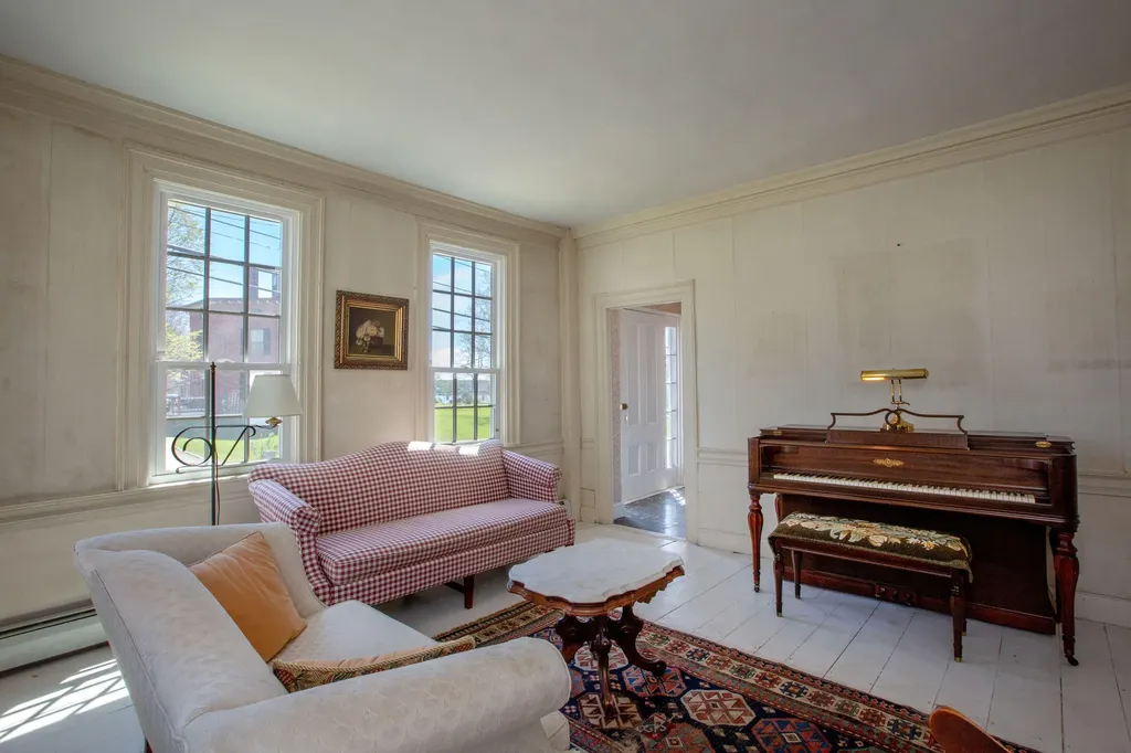 68 Federal Street Wiscasset ME 04578