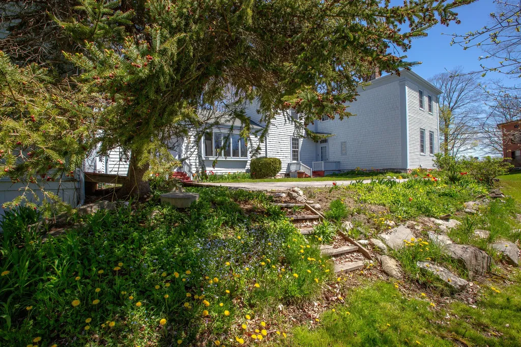 68 Federal Street Wiscasset ME 04578