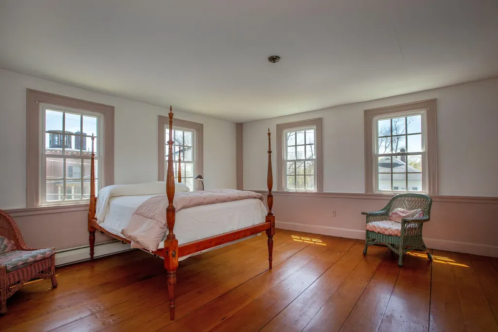 68 Federal Street Wiscasset ME 04578