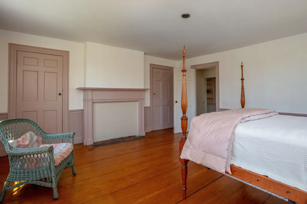 68 Federal Street Wiscasset ME 04578