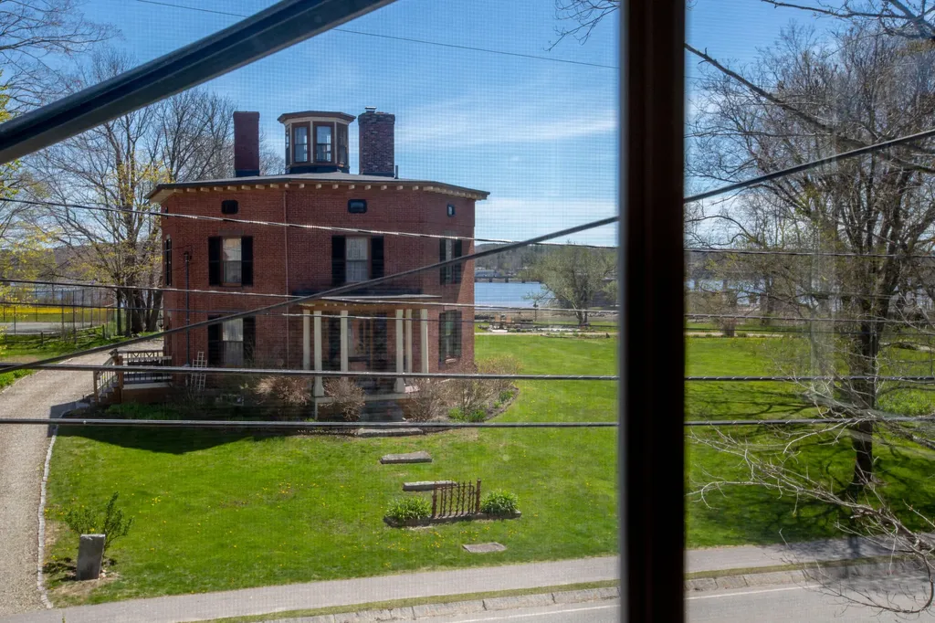 68 Federal Street Wiscasset ME 04578