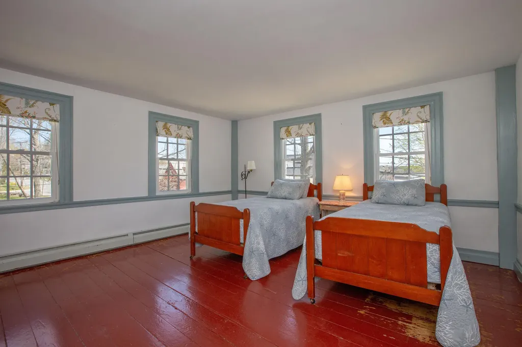 68 Federal Street Wiscasset ME 04578