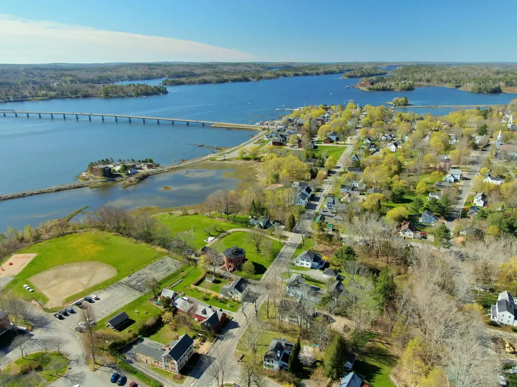 68 Federal Street Wiscasset ME 04578