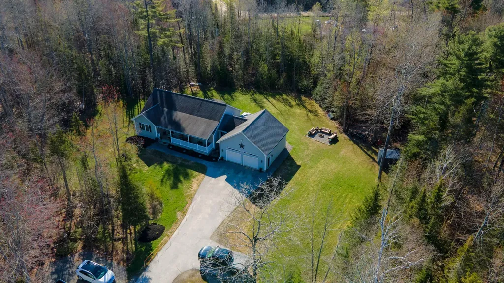 24 Elliott Circle Glenburn ME 04401