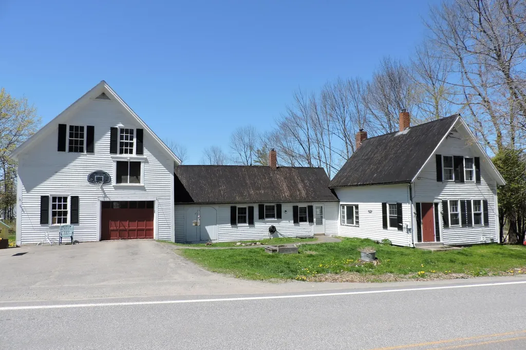 27 South Road Readfield ME 04355
