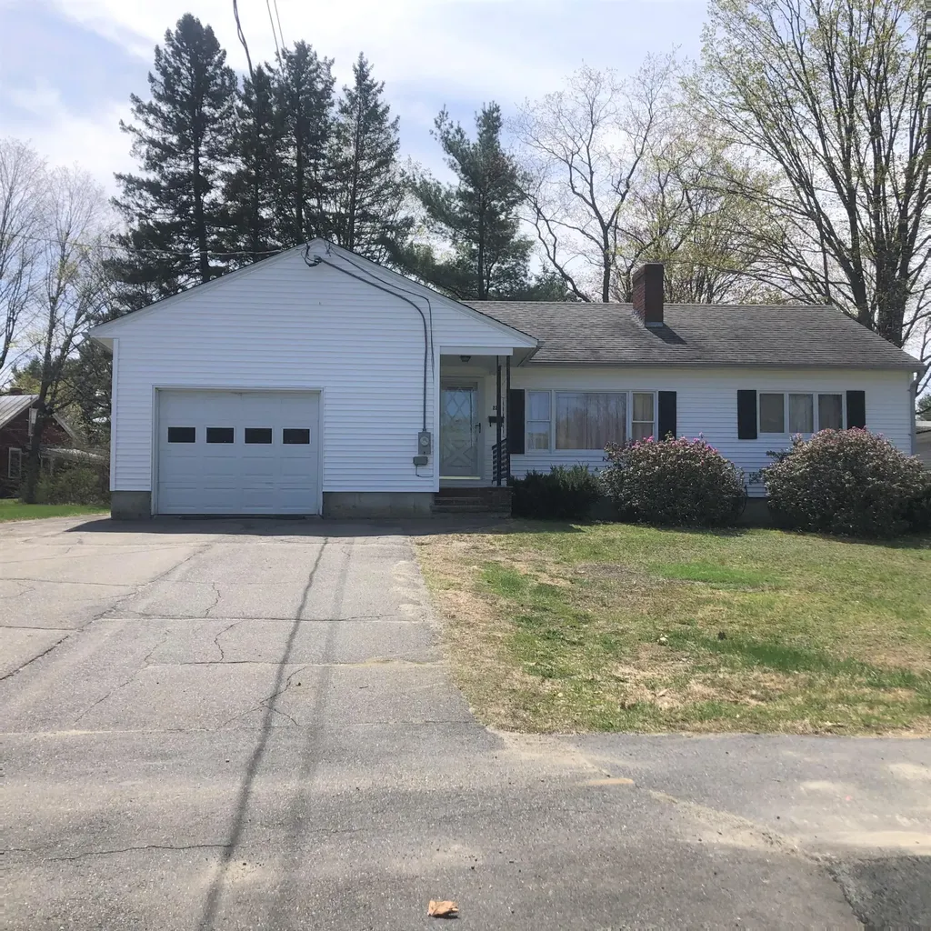 22 Willow Street Skowhegan ME 04976