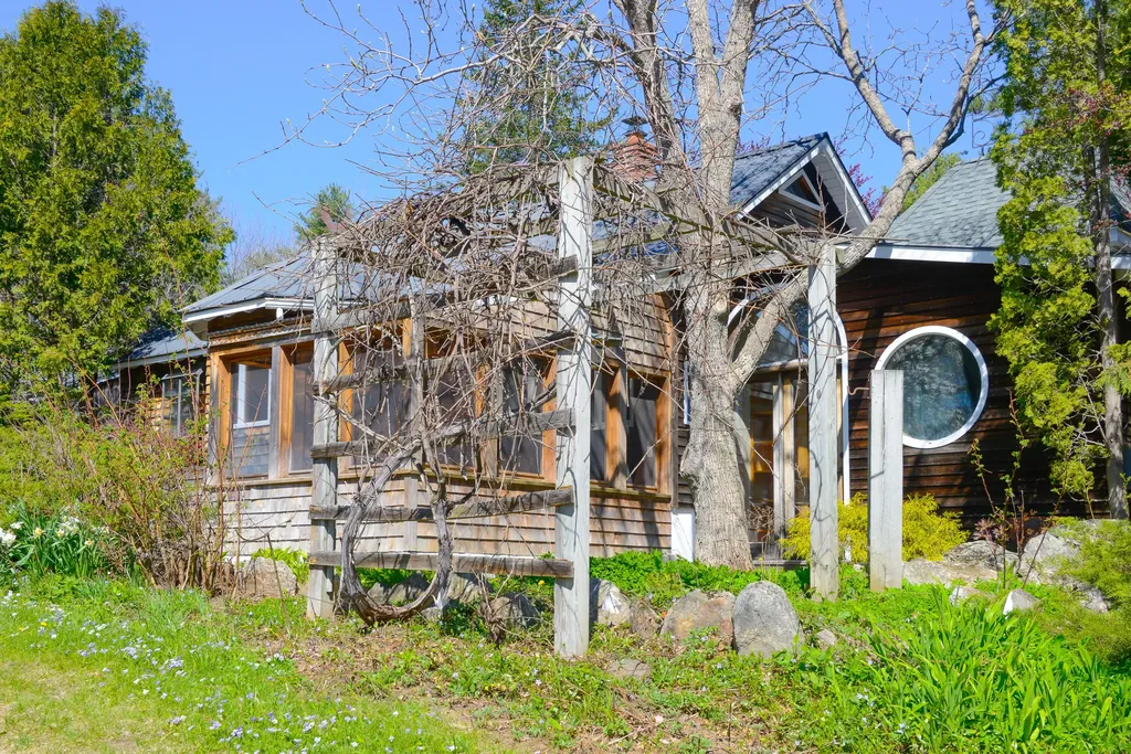 104 Dunn Road Norway ME 04268
