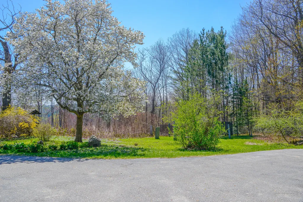 104 Dunn Road Norway ME 04268