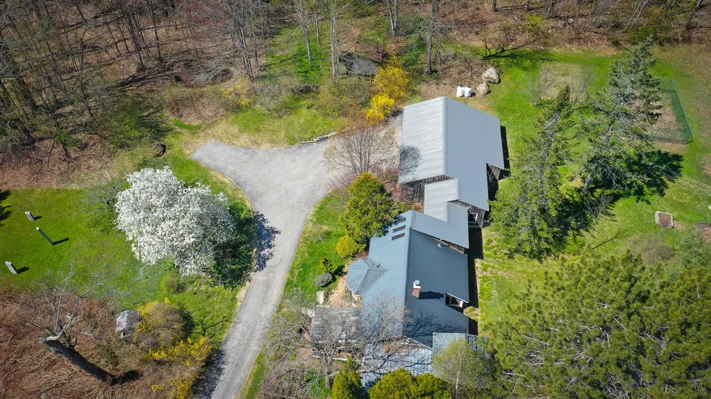 104 Dunn Road Norway ME 04268