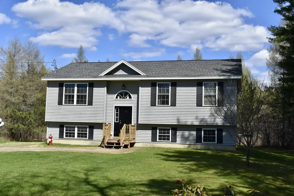 35 Peck Drive Newport ME 04953