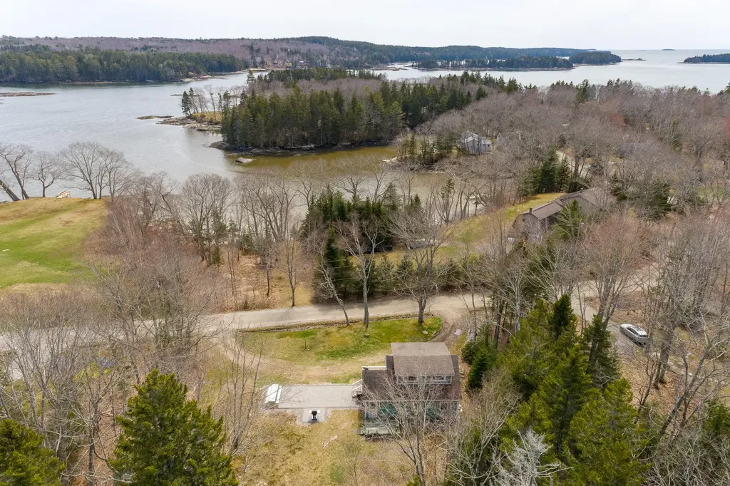 1143 Back Cove Road Waldoboro ME 04572