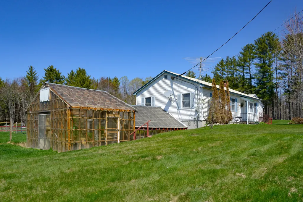 1335 N High Street Bridgton ME 04009