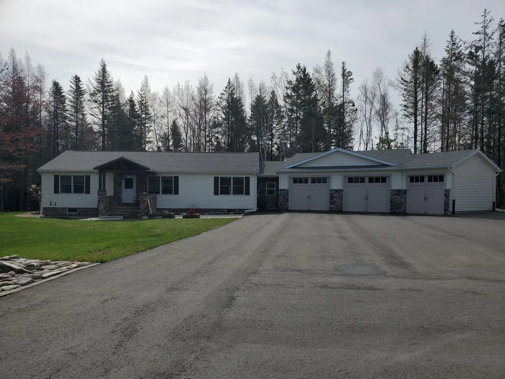 8 Square Road Palmyra ME 04965