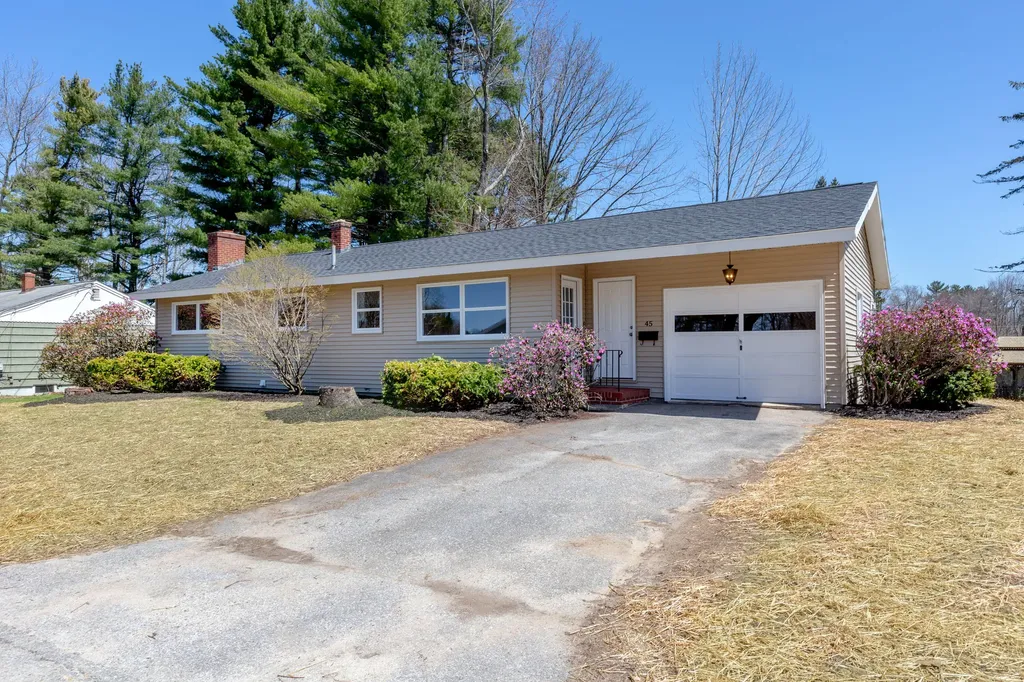 45 Mcarthur Avenue Lewiston ME 04240