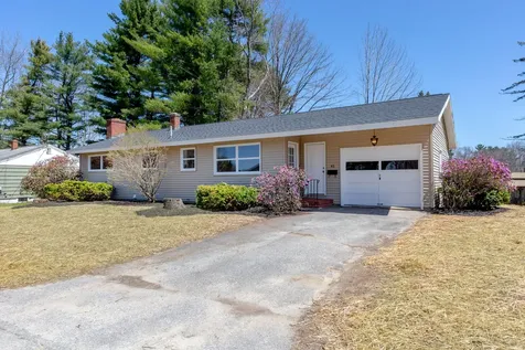 45 Mcarthur Avenue Lewiston ME 04240