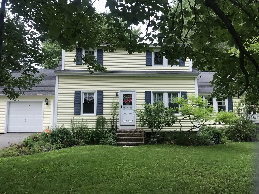 25 Grove Street Orono ME 04473