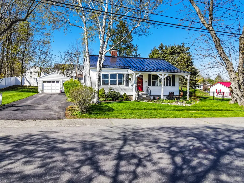 39 Second Avenue Augusta ME 04330