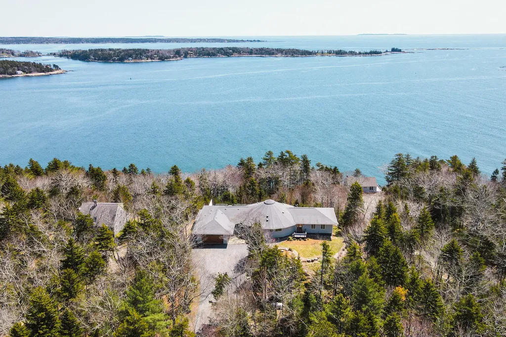 32 Ojibwa Trail Boothbay ME 04544
