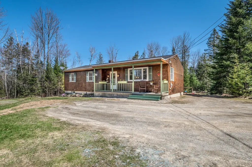 2299 Essex Street Orono ME 04473