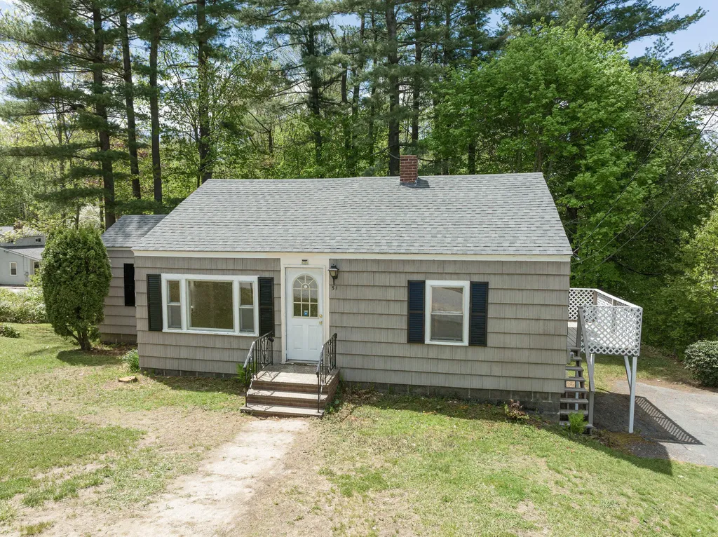 51 Smith Street Auburn ME 04210