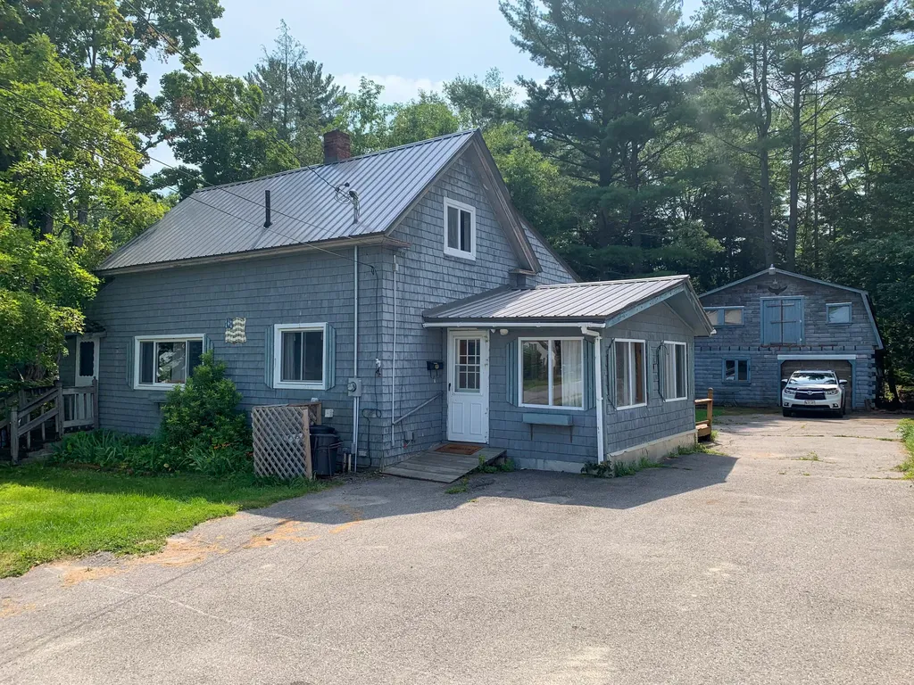 4 Harding Street Old Town ME 04468