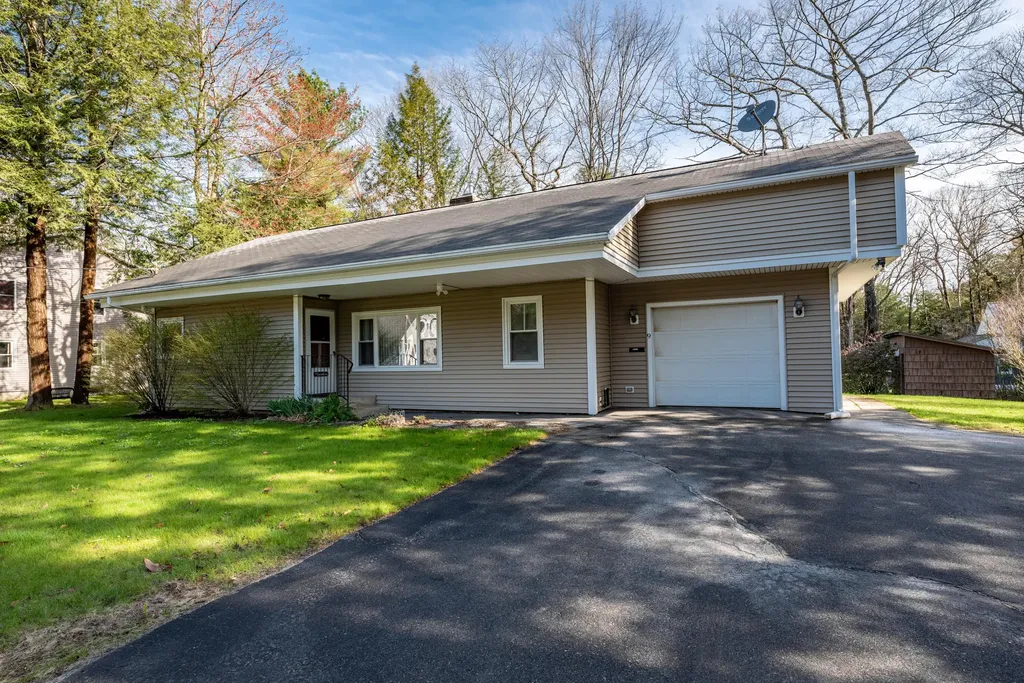 9 Beech Street Farmingdale ME 04344