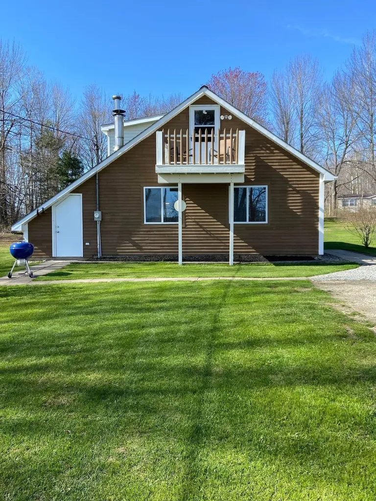 21 Flood Road Plymouth ME 04969