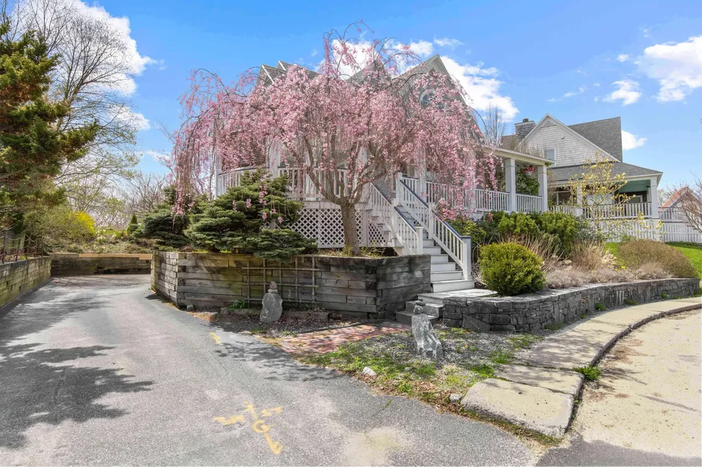 28 Willow Lane Portland ME 04102