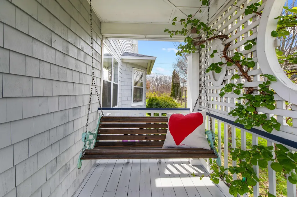 28 Willow Lane Portland ME 04102