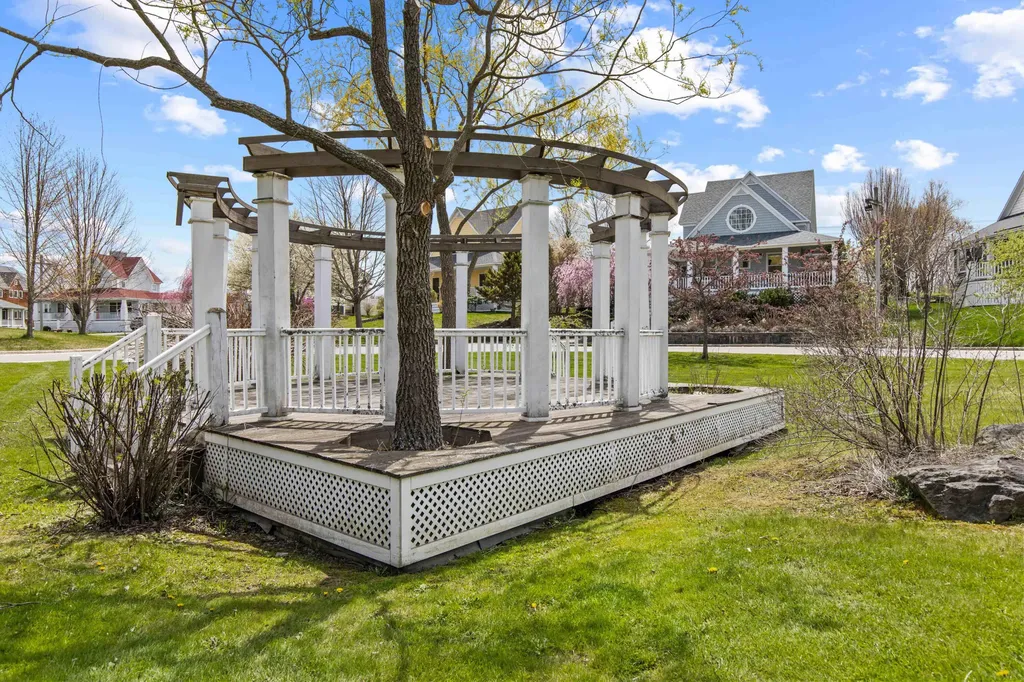 28 Willow Lane Portland ME 04102