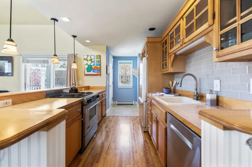 28 Willow Lane Portland ME 04102