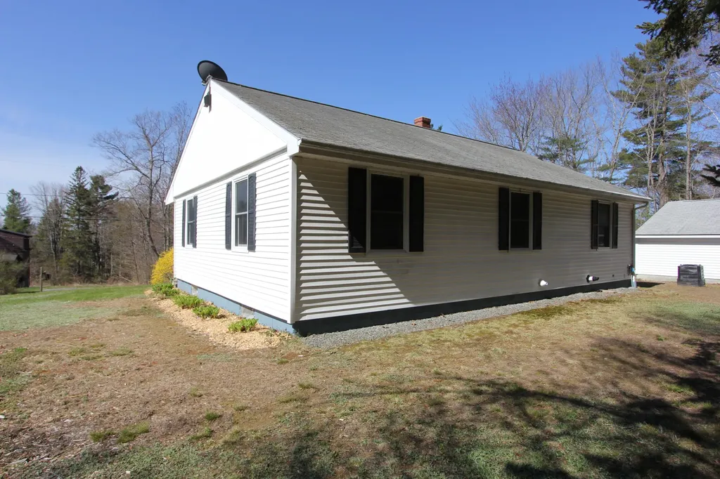 12 Gardner Road Orono ME 04473