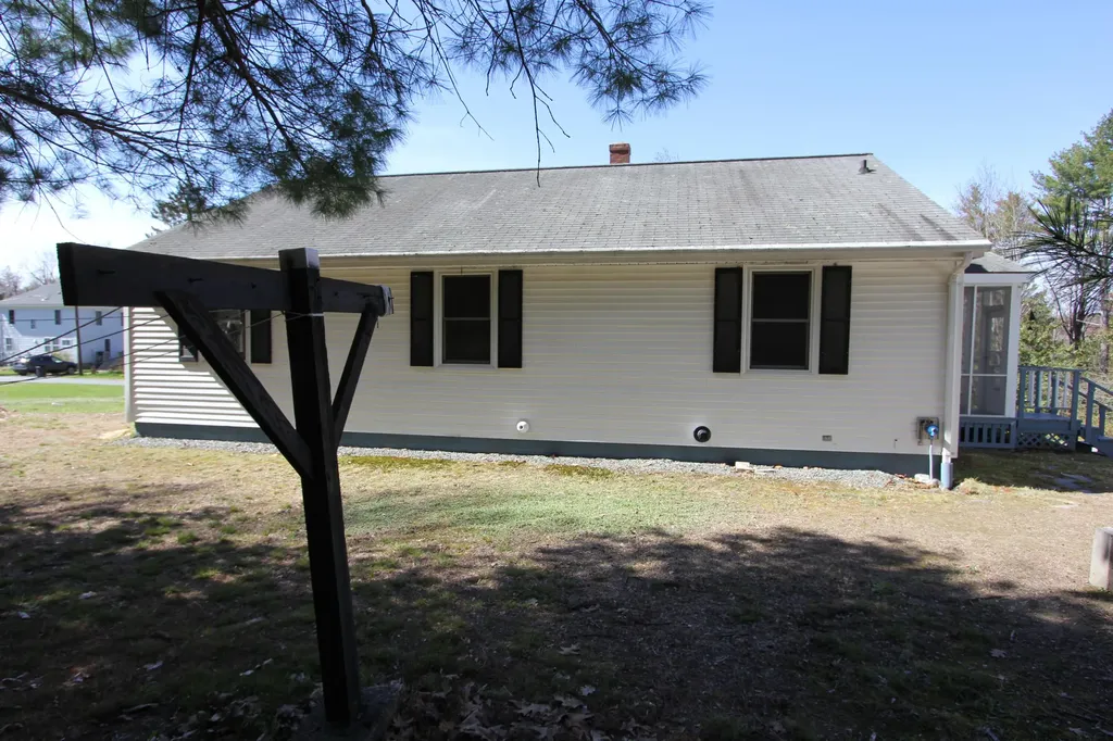 12 Gardner Road Orono ME 04473
